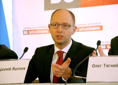 Арсений Яценюк требует компании Фирташа и Левочкина вернуть долги пригрозив национализацией