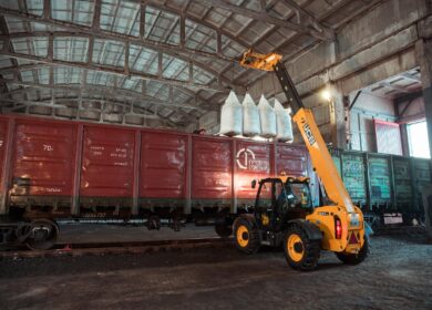 Fitch повысило рейтинги «Акрона» с В+ до ВВ-, прогноз — «стабильный»