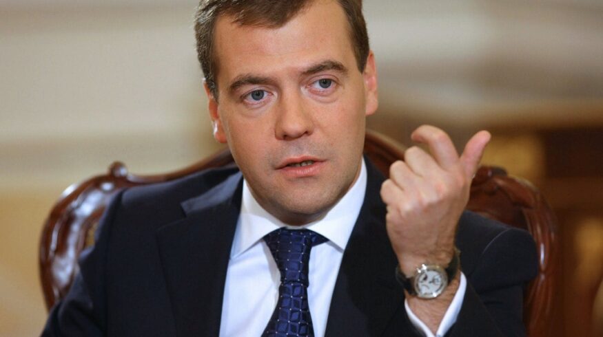 Дмитрий Медведев поручил правительству поддержать аграриев
