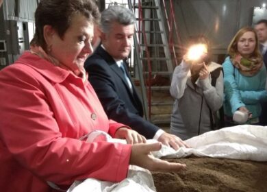 Губернатор Владимирской области Светлана Орлова высоко оценила органические удобрения Александровской птицефабрики