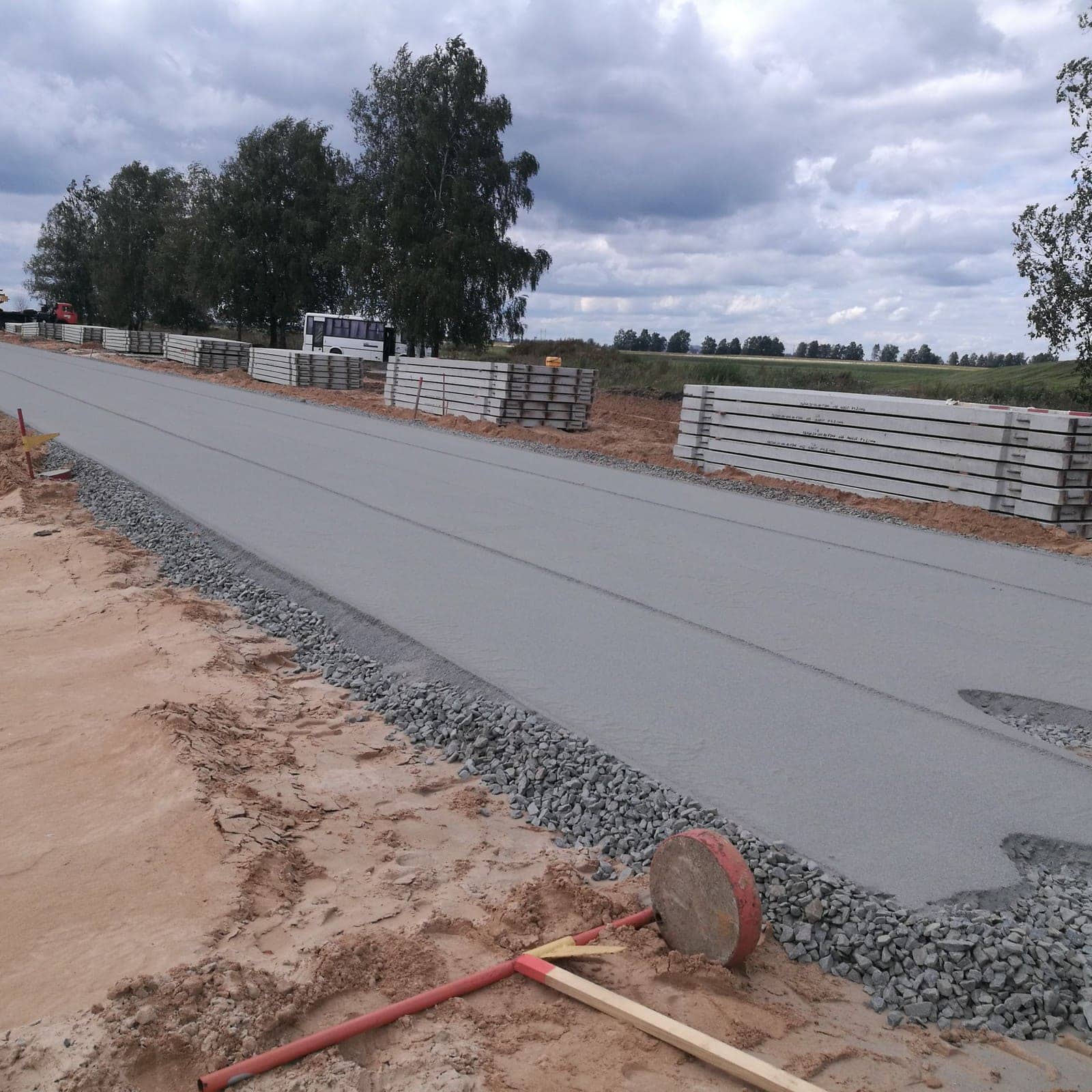 «Славкалий» взялся за дороги