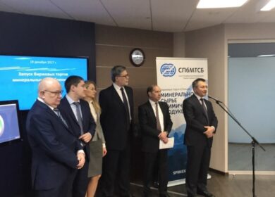 СПбМТСБ начала торги удобрениями