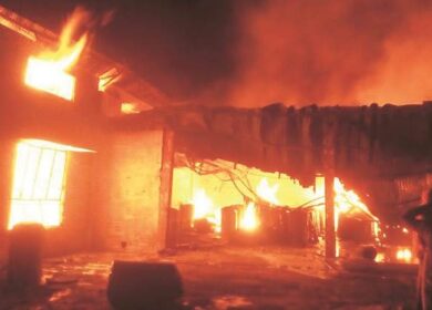 В Индии сгорел завод