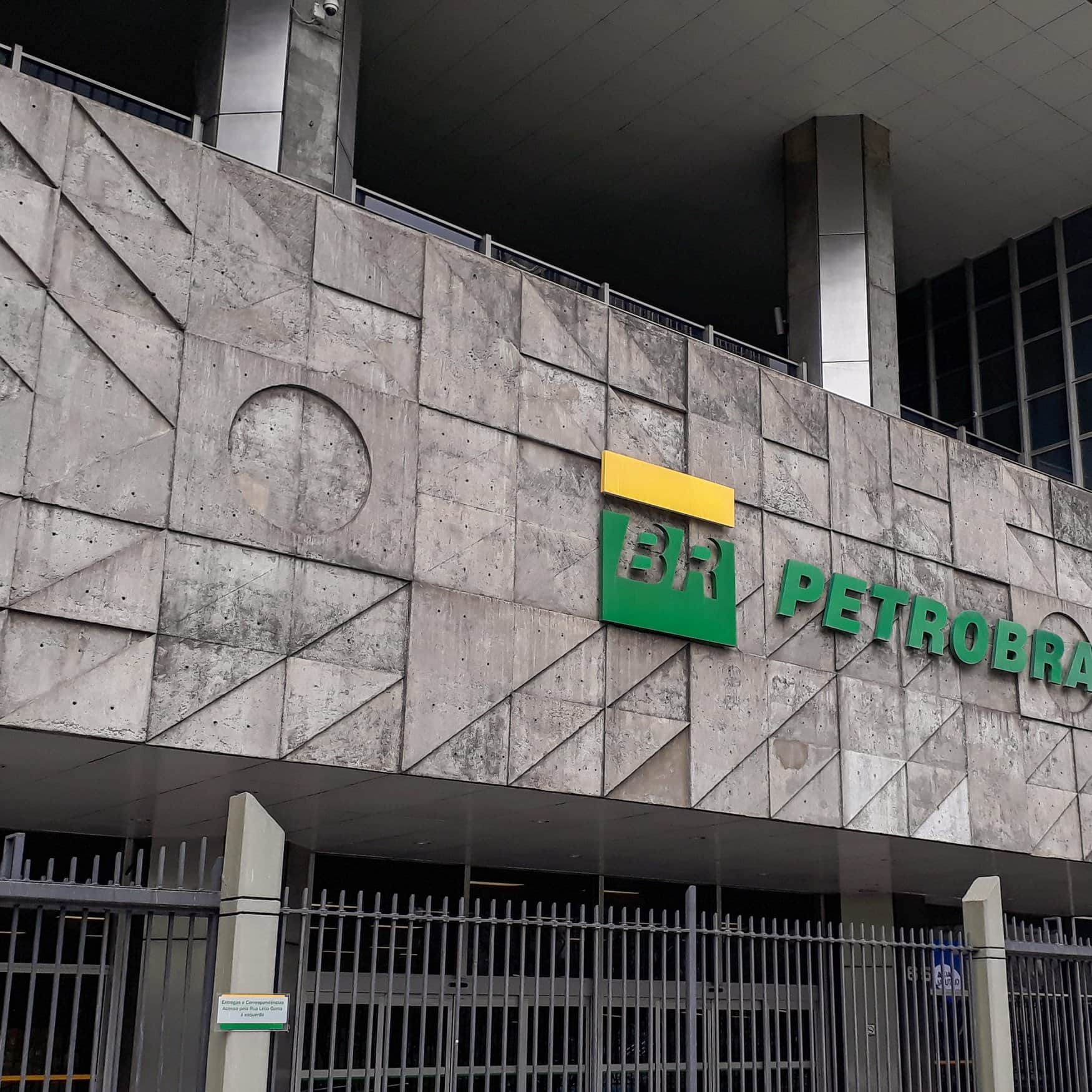 Суд приостановил продажу заводов Petrobras