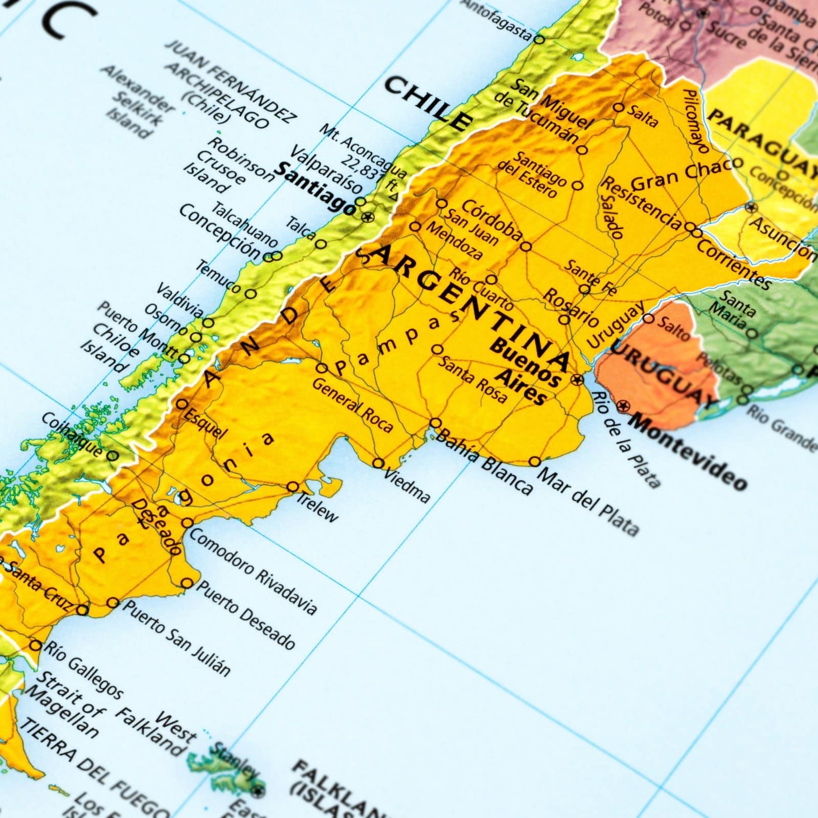 Аргентина с кем граничит на карте. Аргентина географическое положение на карте. Физико-географическая карта аргентины. Озеро буэнос-айрес на карте южной америки. Аргентина на карте.