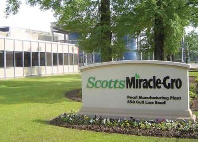 Scotts Miracle-Gro закрывает завод жидких удобрений в США