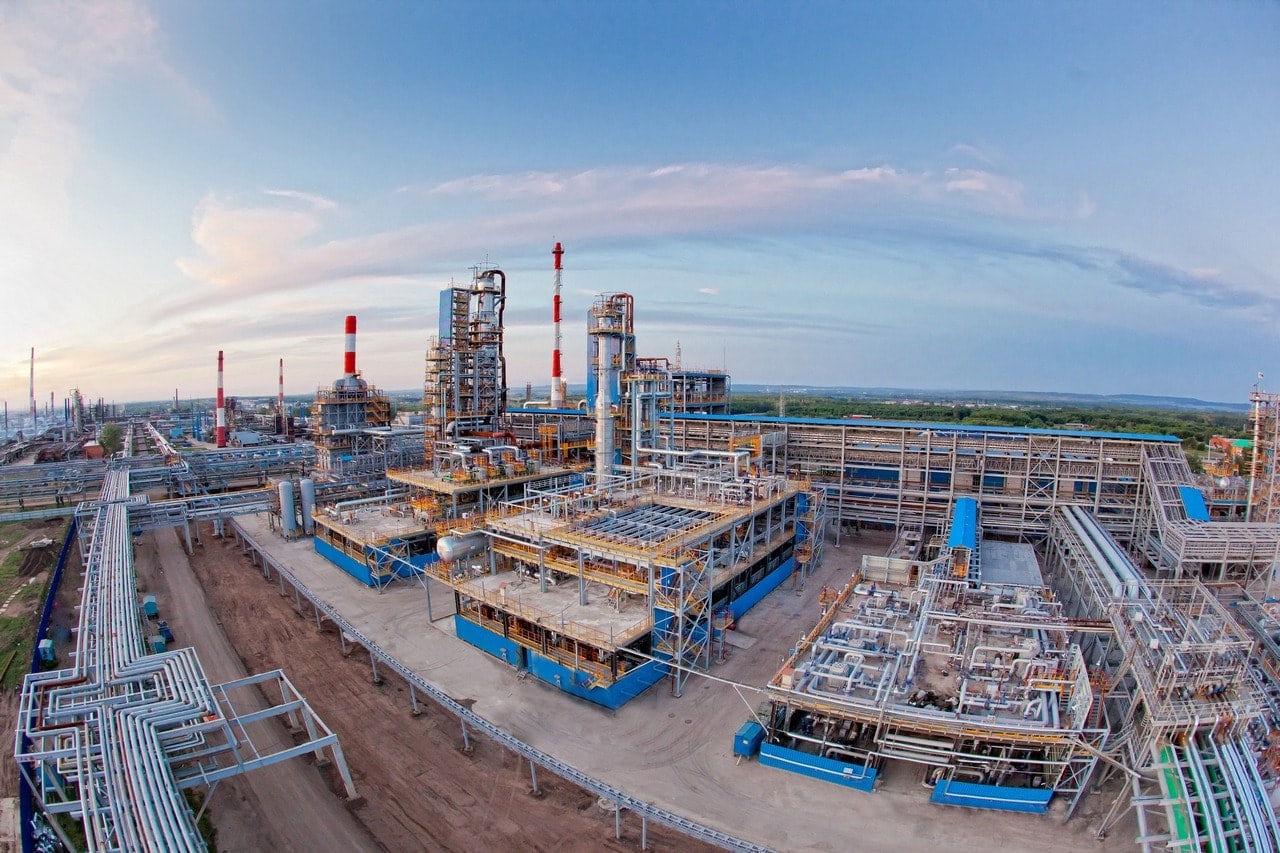 «Газпром нефтехим Салават» продал почти 290 тыс. тонн карбамида