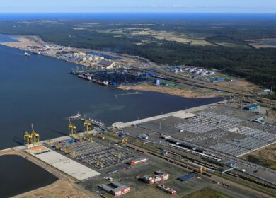 «Акрон» будет вести перевалку через Усть-Лугу