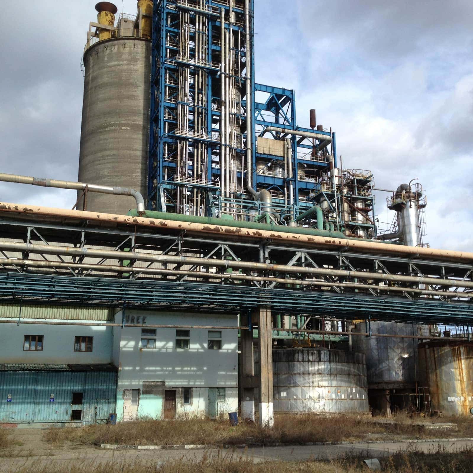 Petrochemical Industries закрыла карбамидный завод