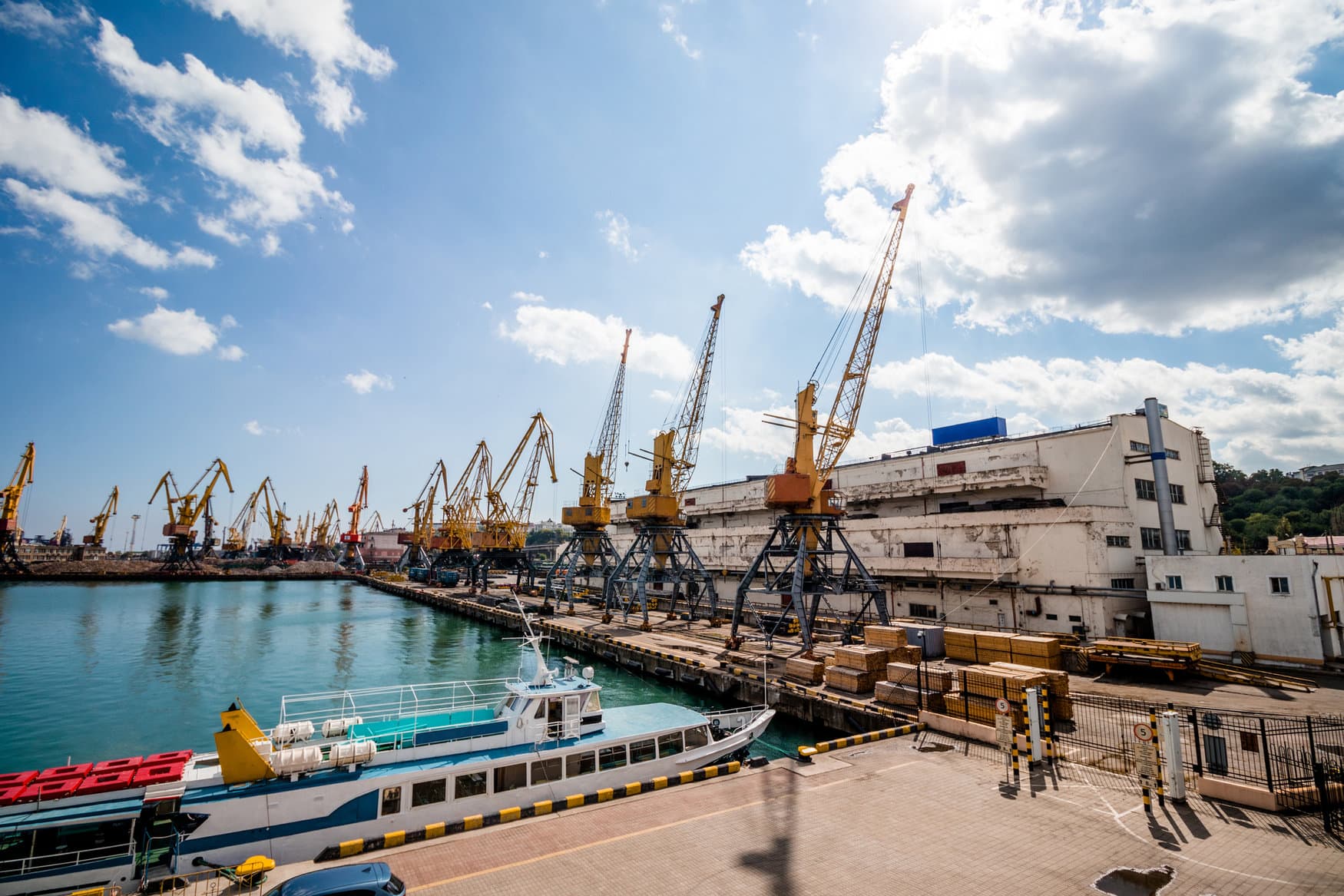 Socar хочет поставлять карбамид через Одесский порт