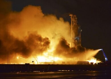 В США молния сожгла завод удобрений