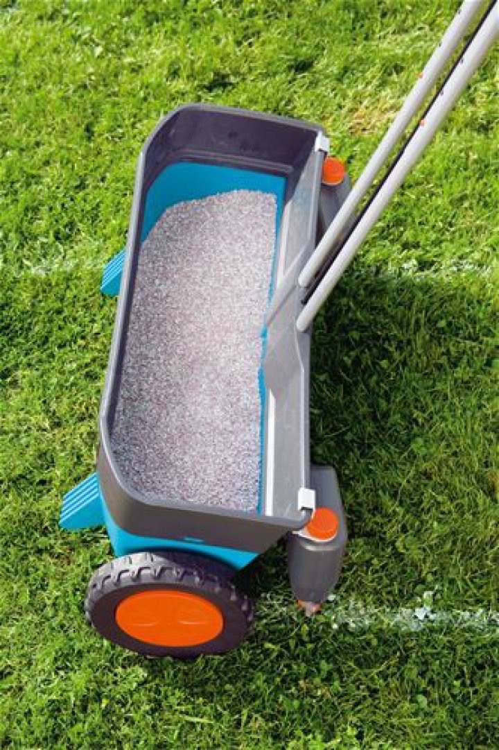 Рейтинг разбрасывателей удобрений для садовых хозяйств