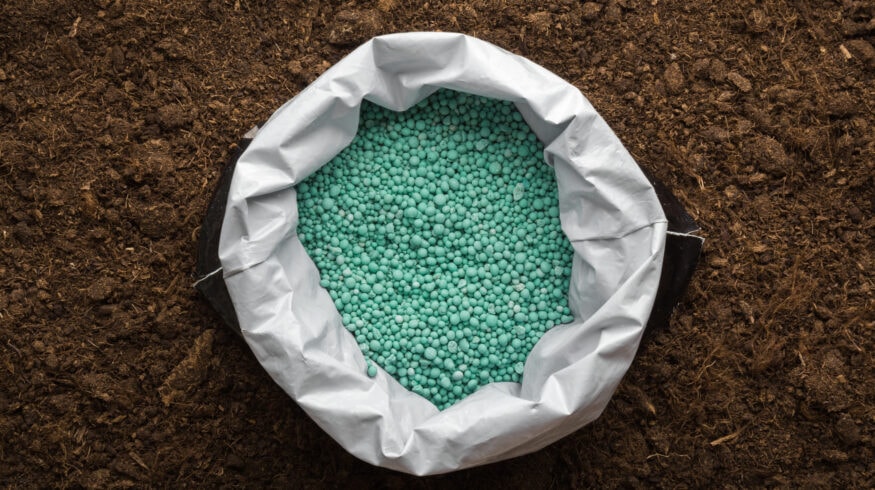 «Уралхим» зафиксировал цены на удобрения