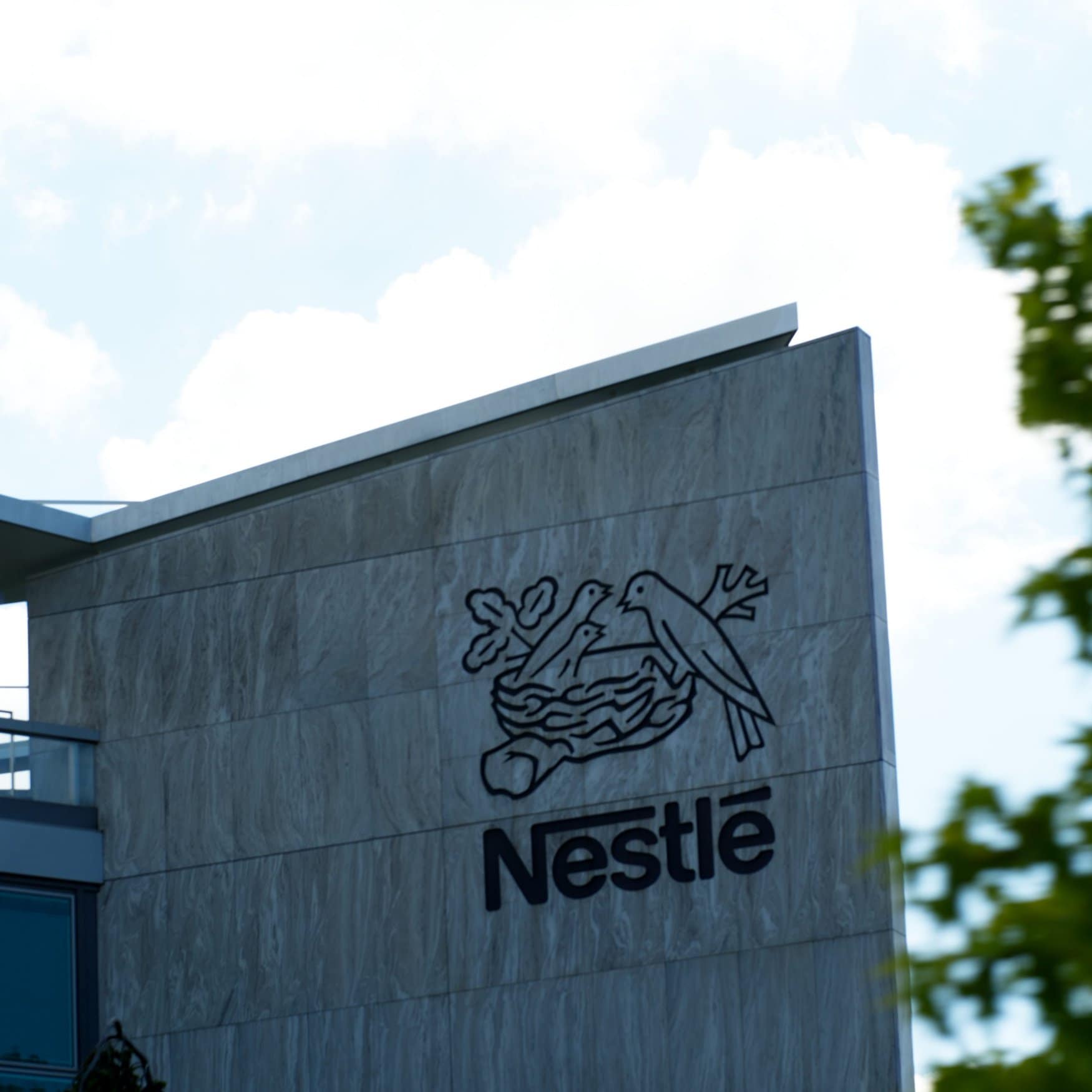 Nestle постарается снизить углеродный след в сельском хозяйстве