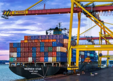 УЛКТ впервые принял судно китайской морской линии Newnew Shipping