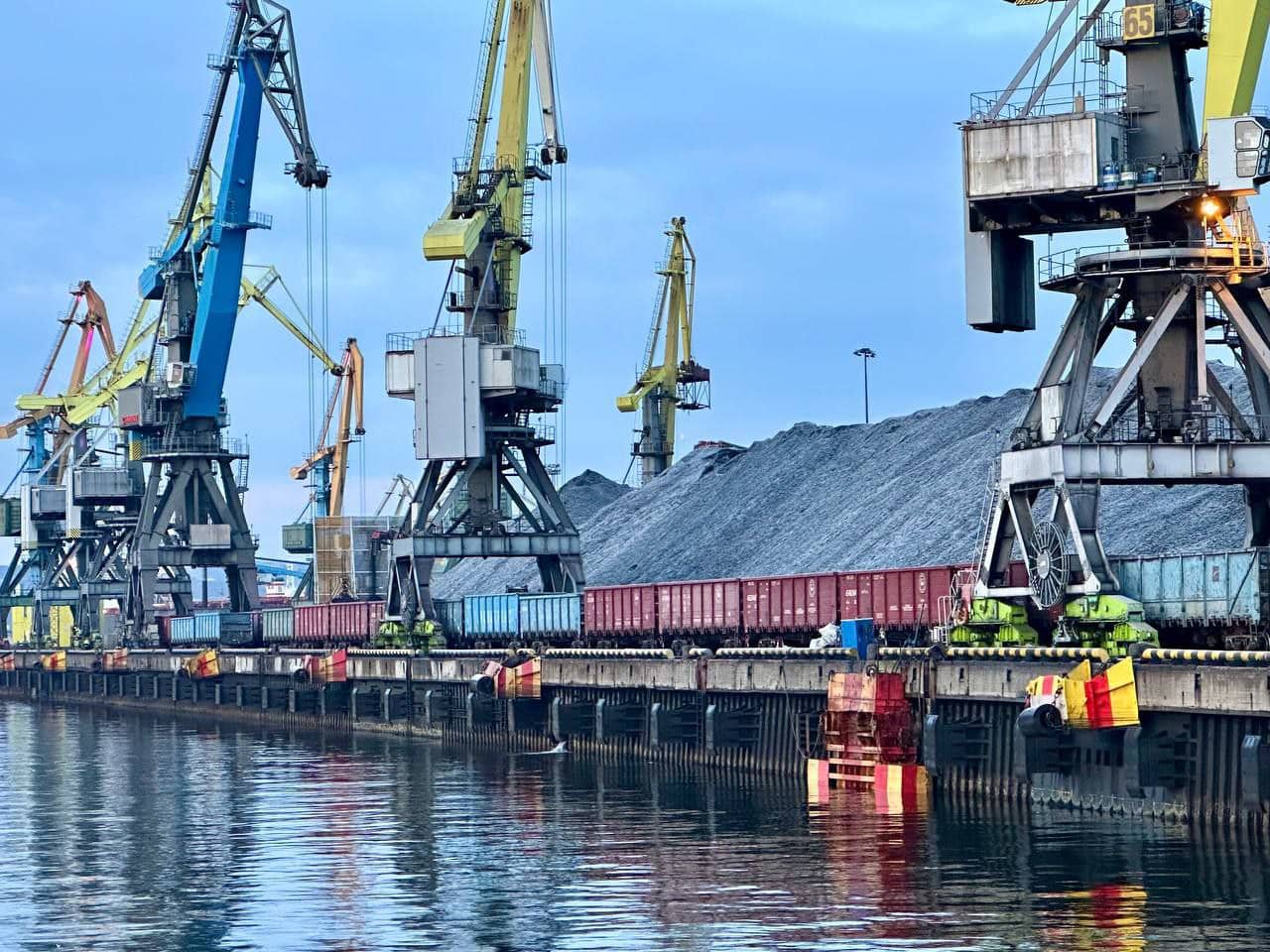 «Мурманский морской торговый порт» отремонтирует причалы