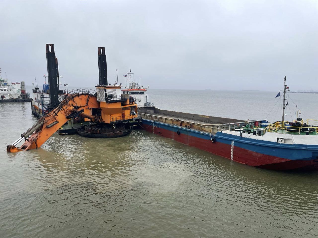 Port Favor углубляет акваторию причалов